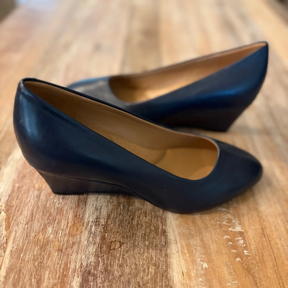 Aerosoles Heelrest Inner Circle Navy Leather Wedge Pumps Shoes 7.5M Low Heel